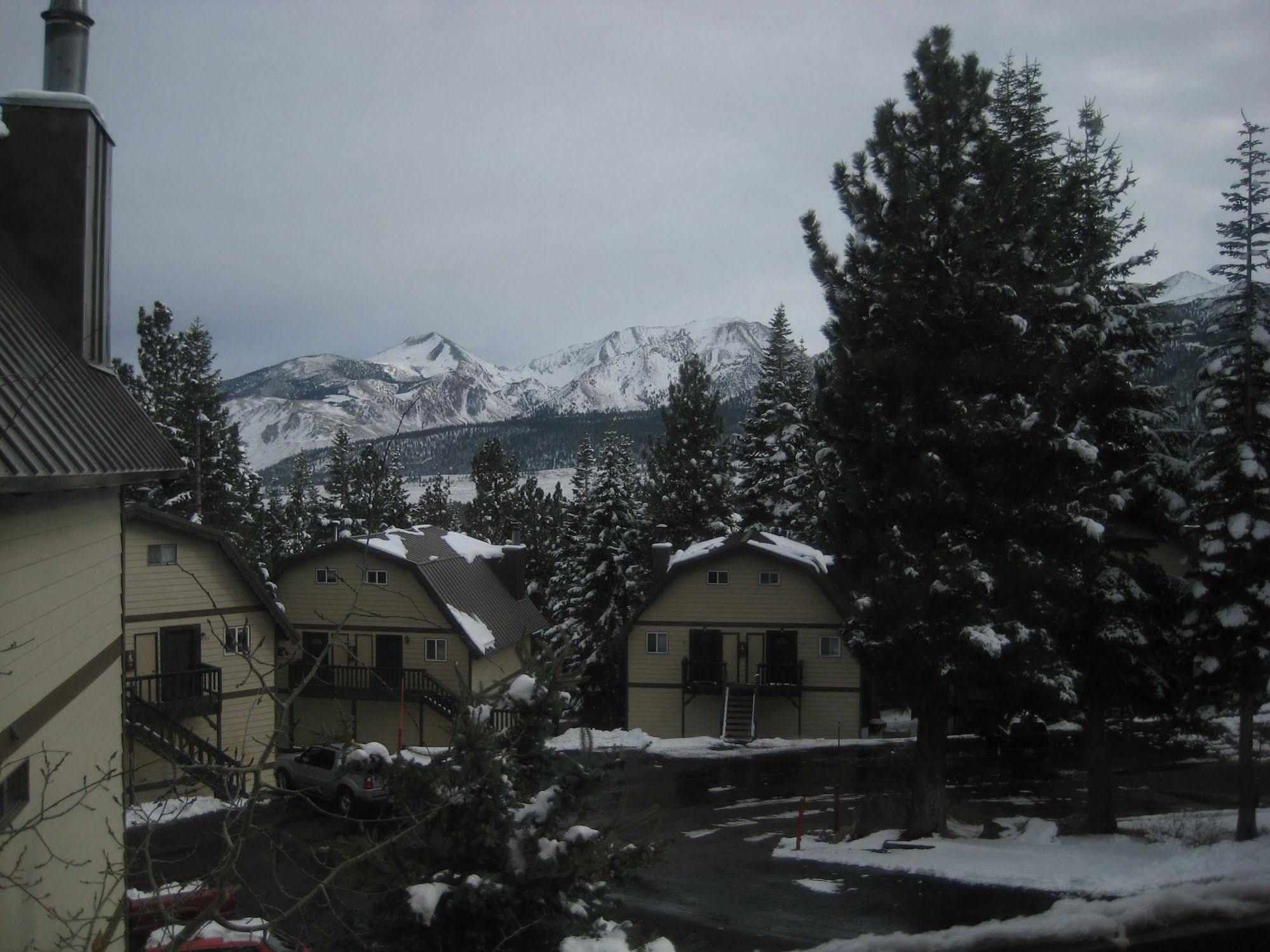 Mammoth View Mammoth Reservation Bureau * Mammoth Lakes